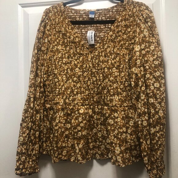 Smocked Long-Sleeve V-Neck Blouse Size L New with Tag - Picture 4 of 6